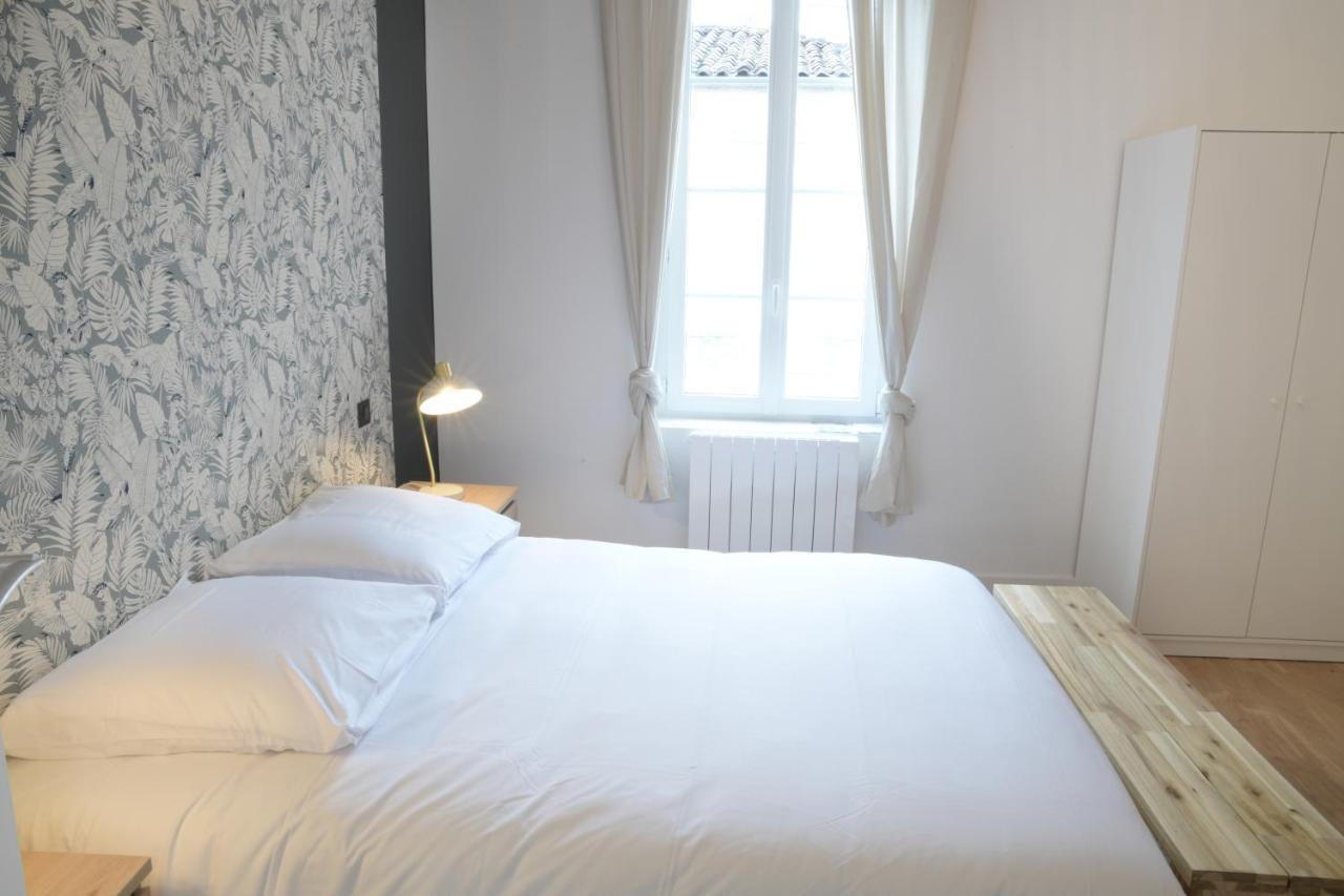 T3 De Charme Situe En Hyper Centre Avec Wifi, Linge, Draps, Savons Et Serviettes Fournis Cognac Rom bilde